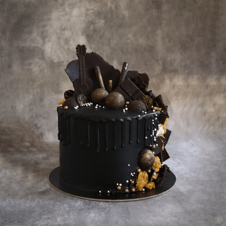 Golden chocolate drip cake - Decorated Cake by Layla A - CakesDecor