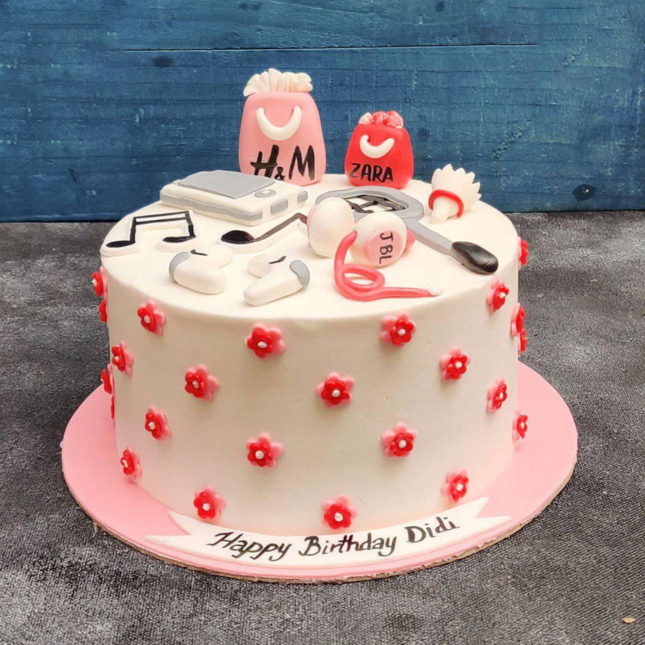 Watch and learn how to make an elegant floral birthday cake on Facebook Live!  We show you the step… | Cake designs, Cake decorating techniques, Cake  decorating tips