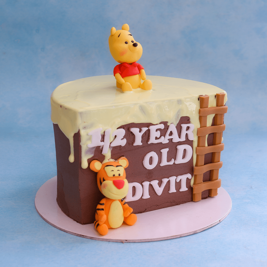 Winnie the Pooh Cake | Winnie the Pooh themed 1st birthday c… | Flickr