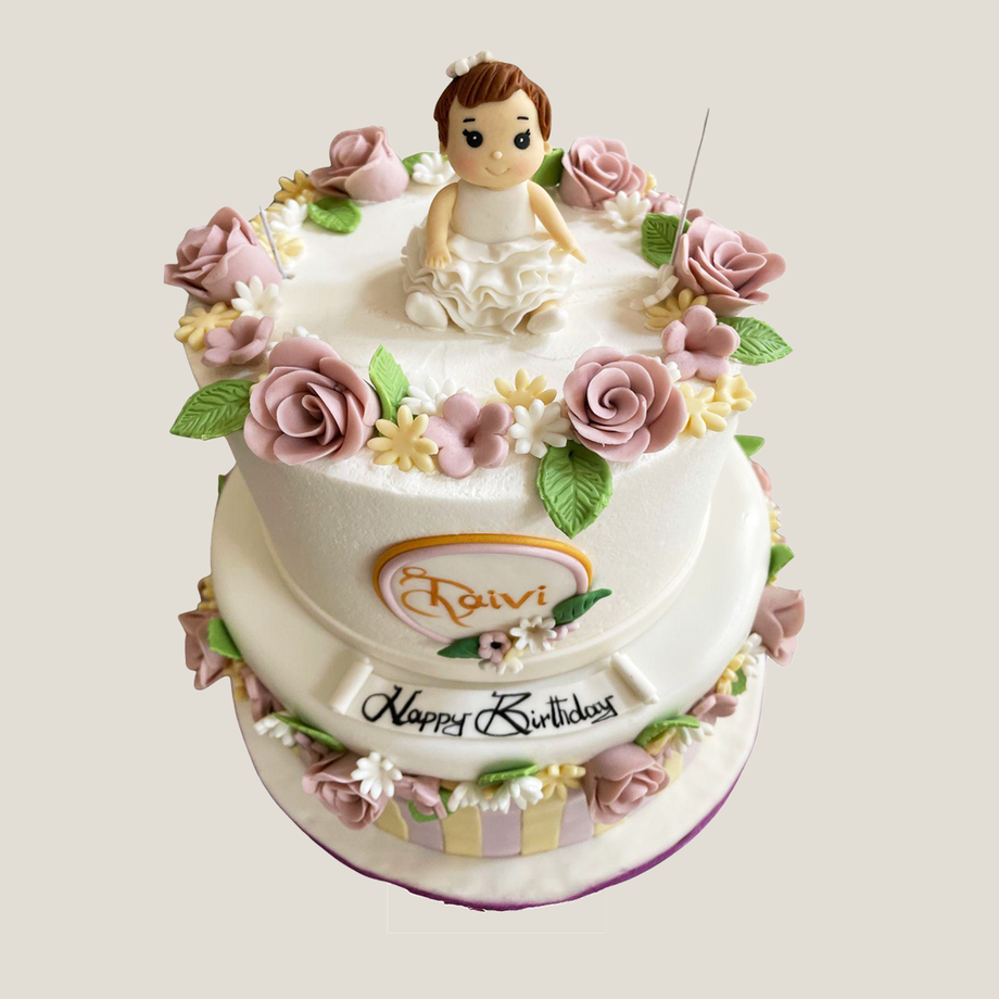 1 Kg Fresh And Delicious Vanilla Cake With Doll Design For Memorable Event  Fat Contains (%): 18 Grams (g) at Best Price in Rajnagar | Creative Cakes