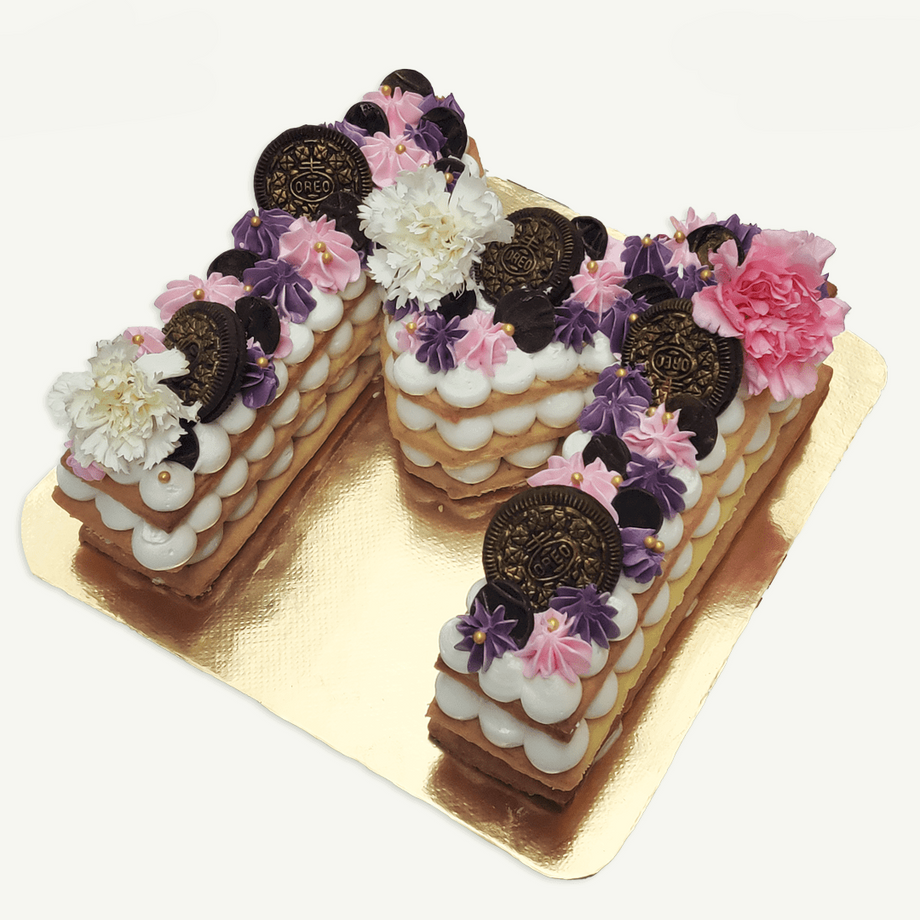 Standing Varsity Letter Cake | The Home Bakery